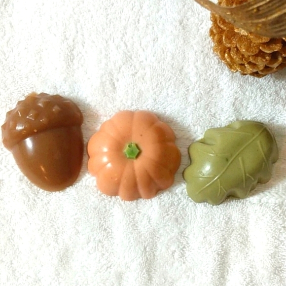 FALL FESTIVAL HANDCRAFTED SOAP TRIO SPICED APPLES PUMPKIN & GINGER 3PC SET NWT - Picture 2 of 4